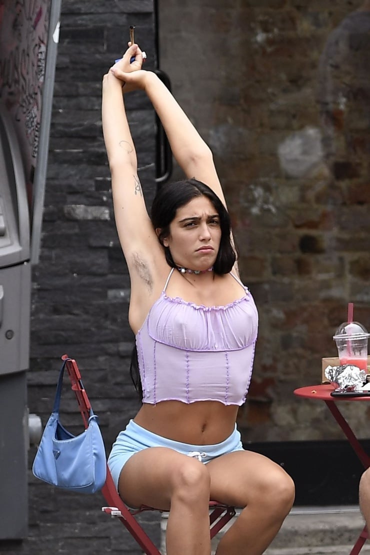 Lola Leon