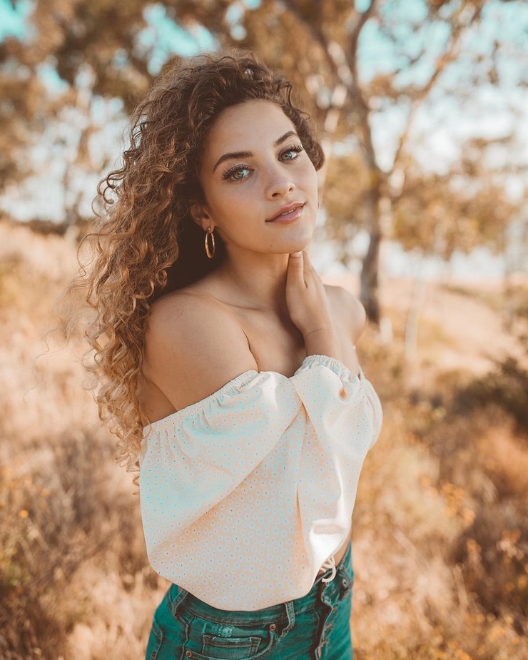 Sofie Dossi Sofie Dossi