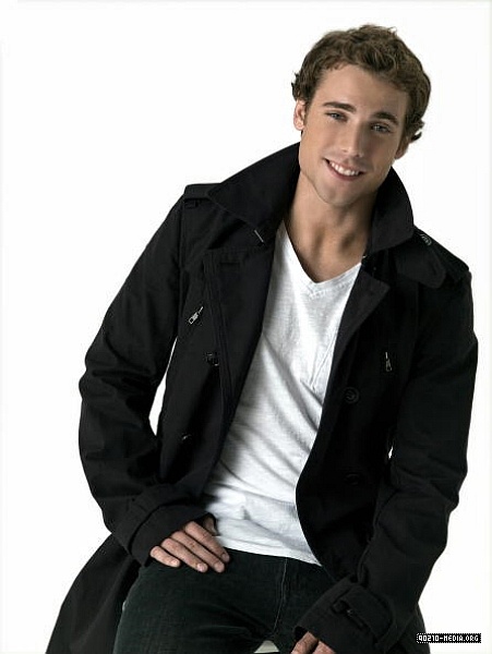 Dustin Milligan