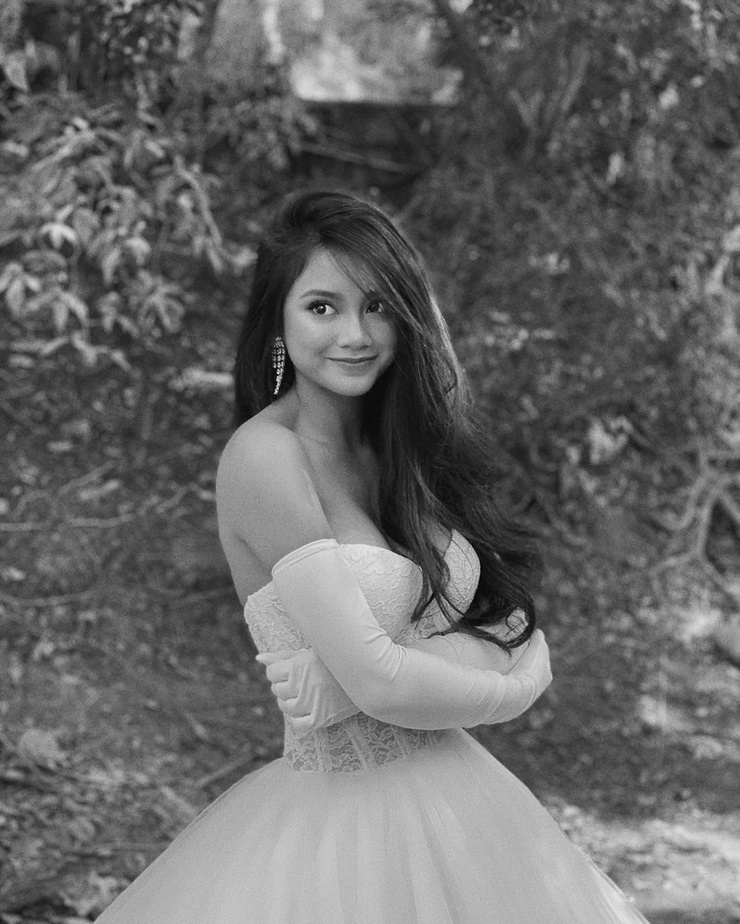 Ylona Garcia