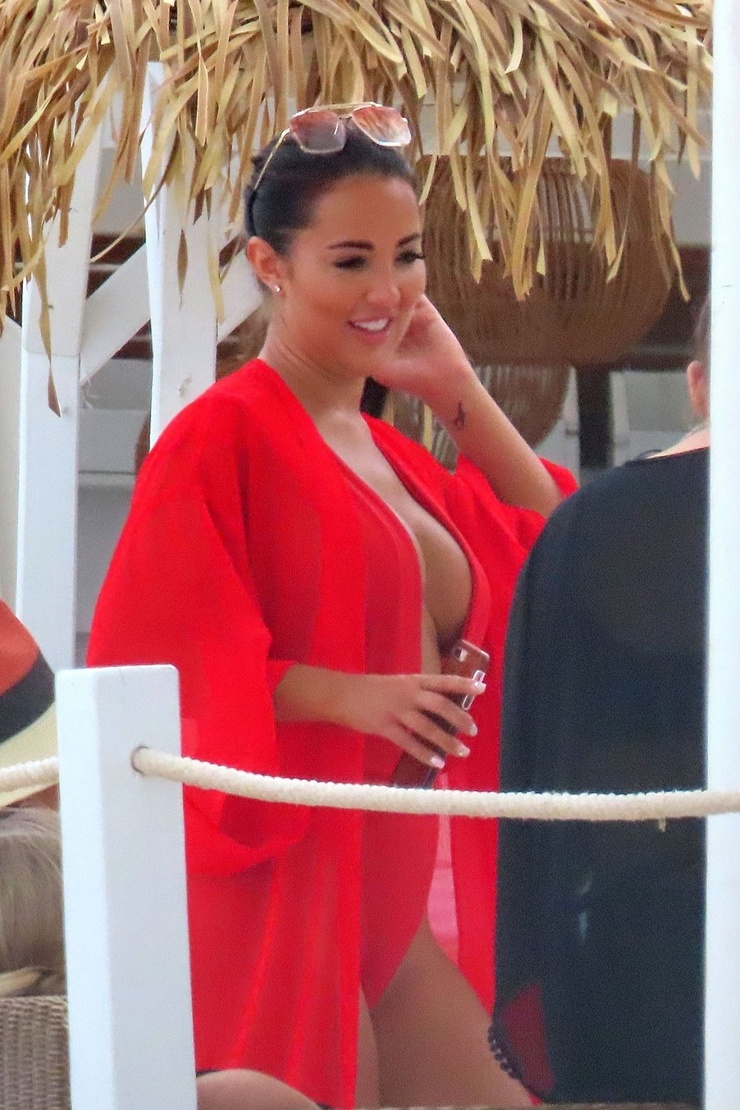 Yazmin Oukhellou