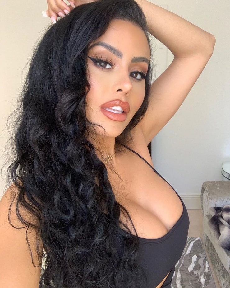 Фото chloe saxon