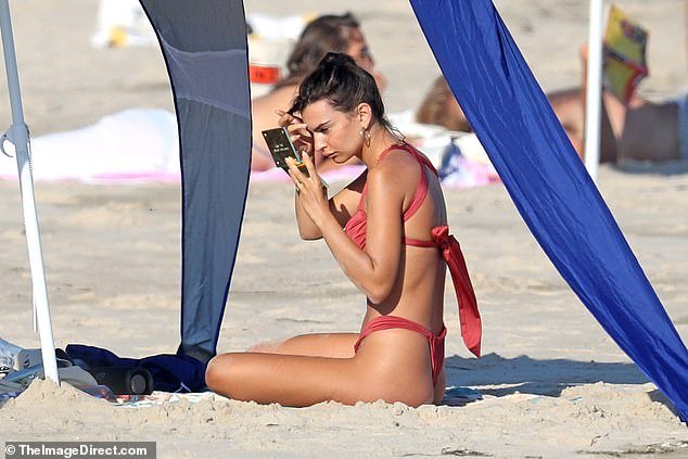 Emily Ratajkowski