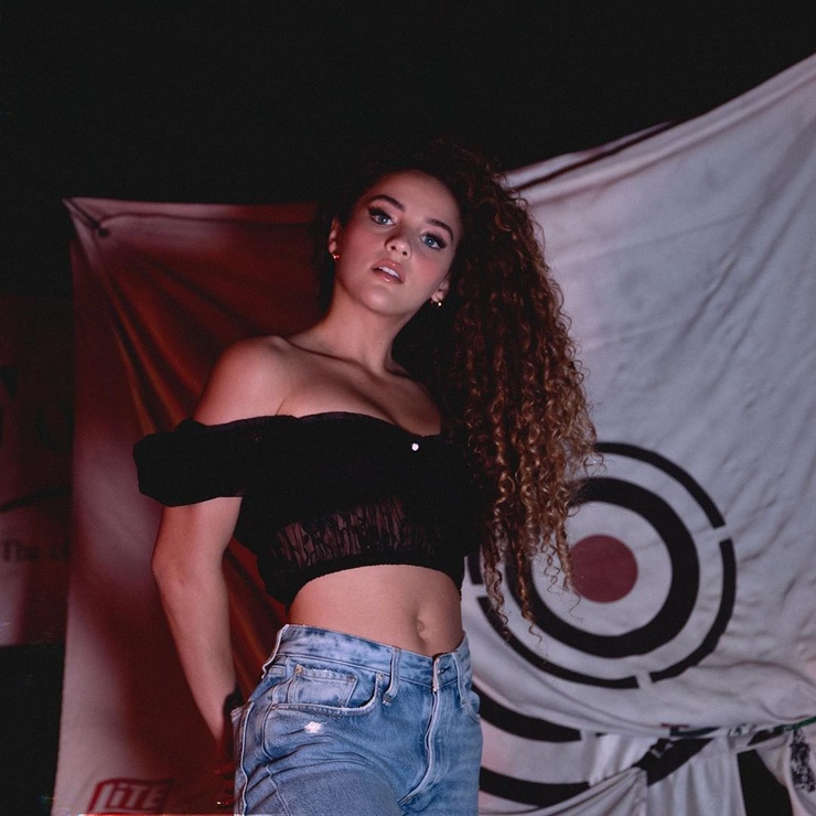 Sofie Dossi Sofie Dossi