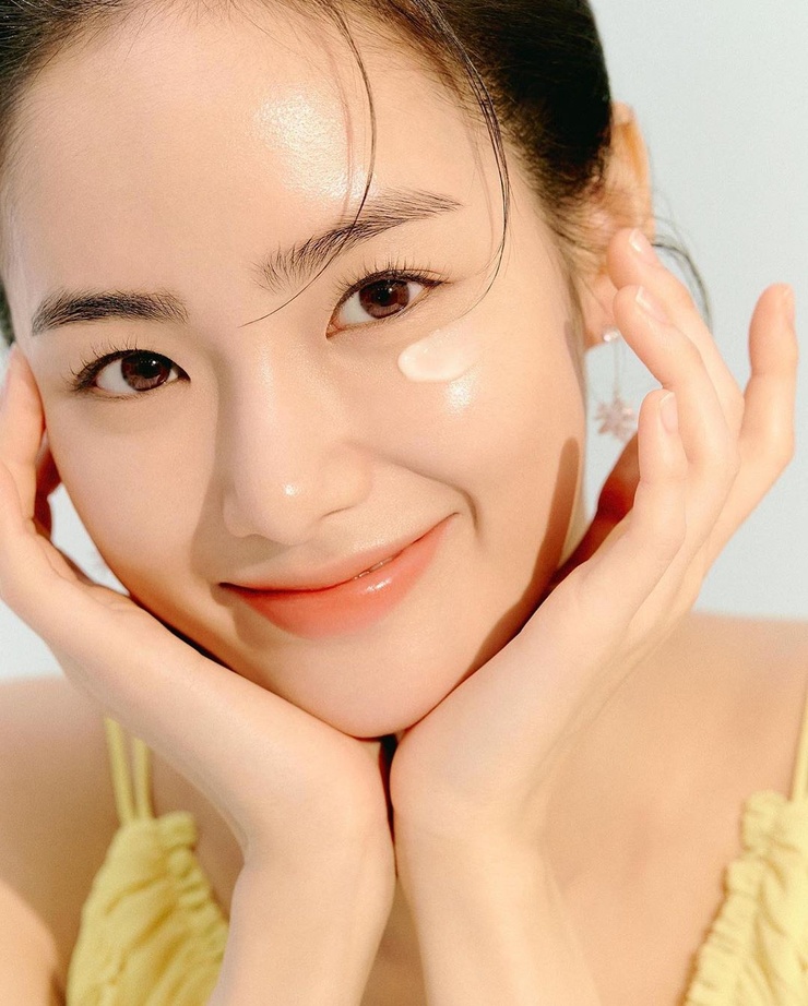 Suzu Hong Suzu Hong