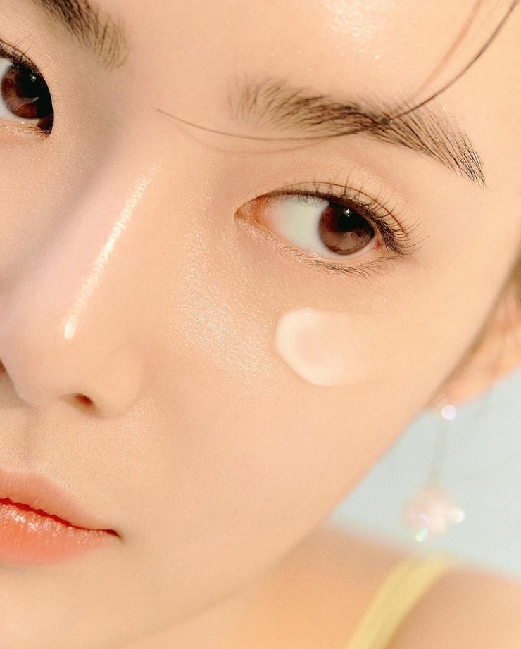 Suzu Hong Suzu Hong