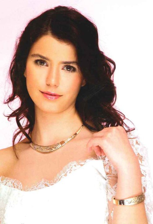 Beren Saat Beren Saat