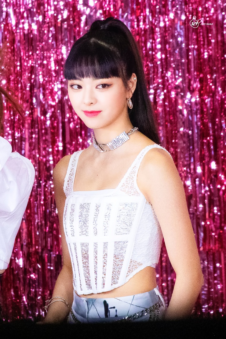 Yuna (ITZY) Yuna (ITZY)