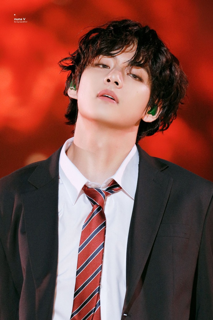 V (Kim Taehyung) V (Kim Taehyung)