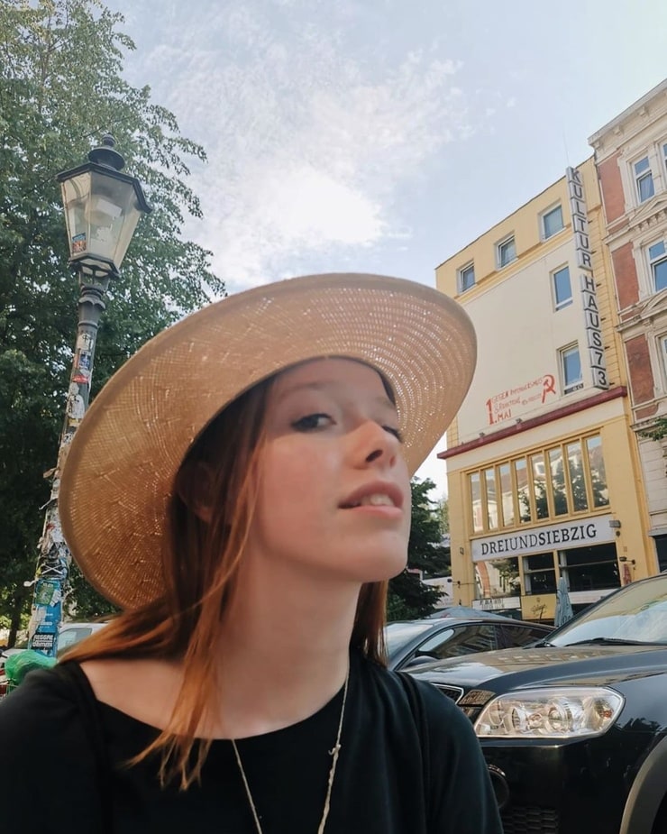 Amybeth McNulty