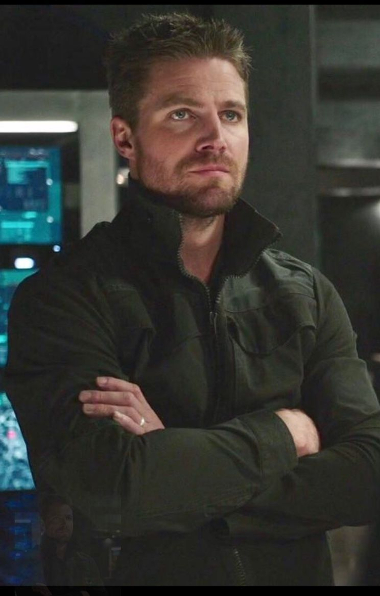 Green Arrow / Oliver Queen (Stephen Amell)