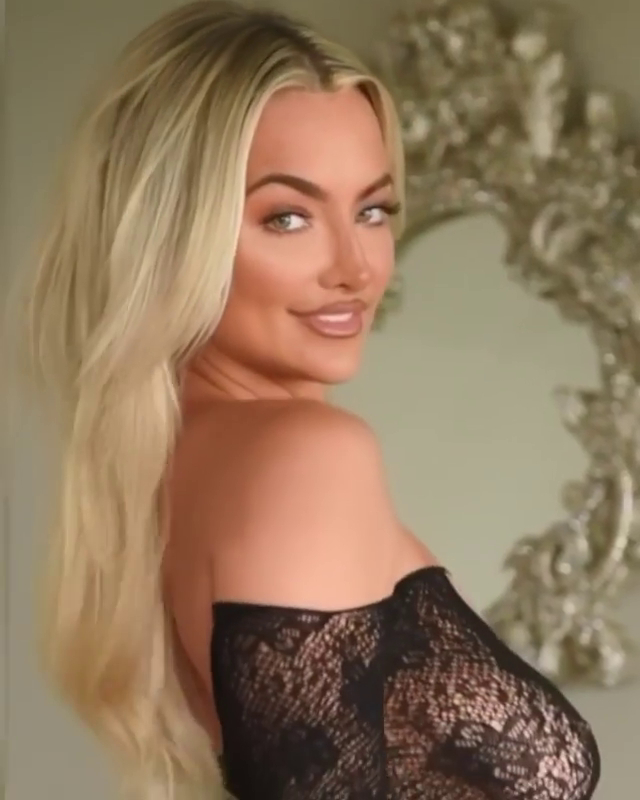 Lindsey Pelas