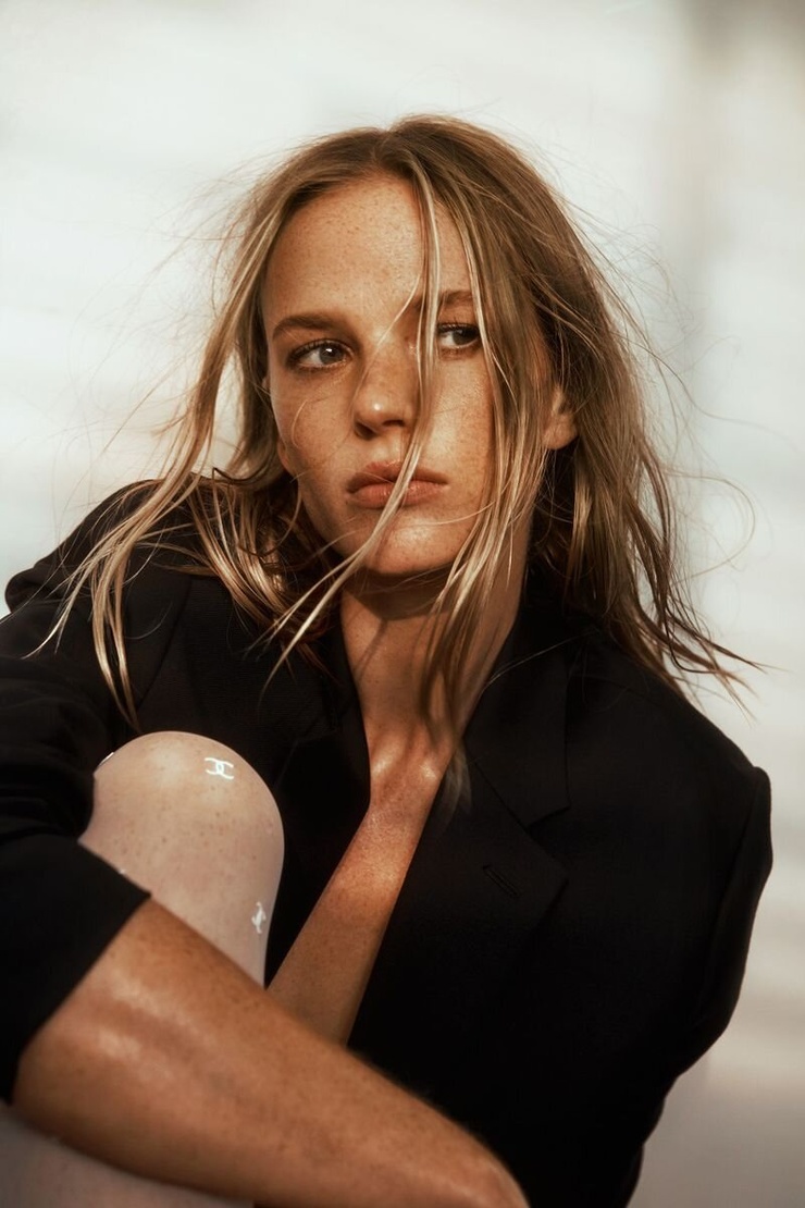 Anne Vyalitsyna Anne Vyalitsyna