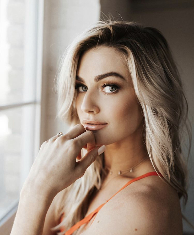 Picture of Lindsay Arnold