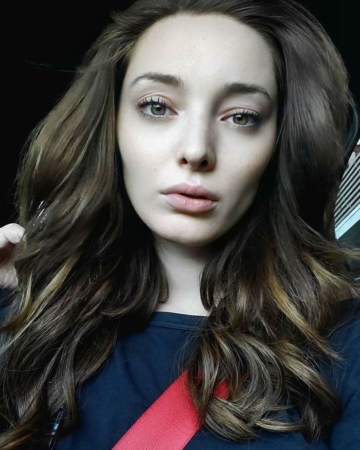 Emma Dumont Emma Dumont