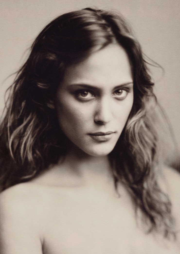 Nora Arnezeder