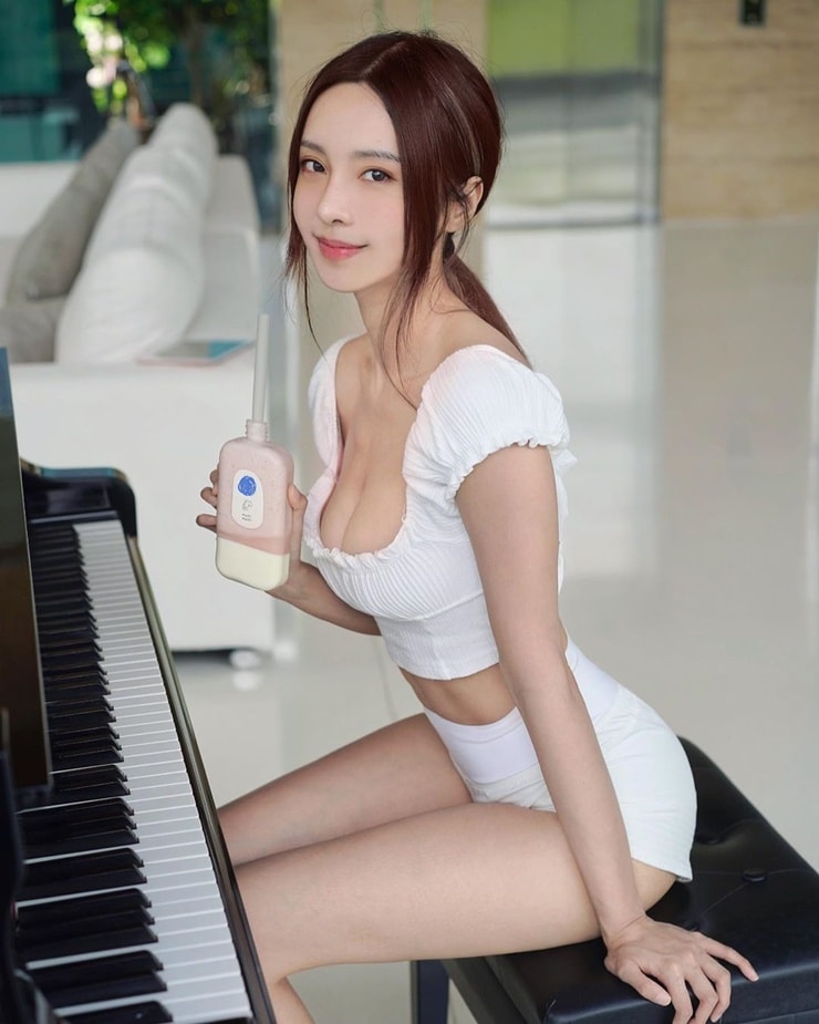 Cathryn Lee Cathryn Lee