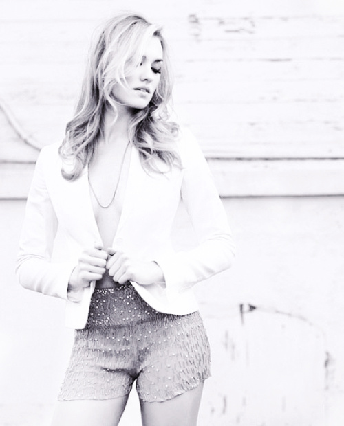 Yvonne Strahovski Yvonne Strahovski