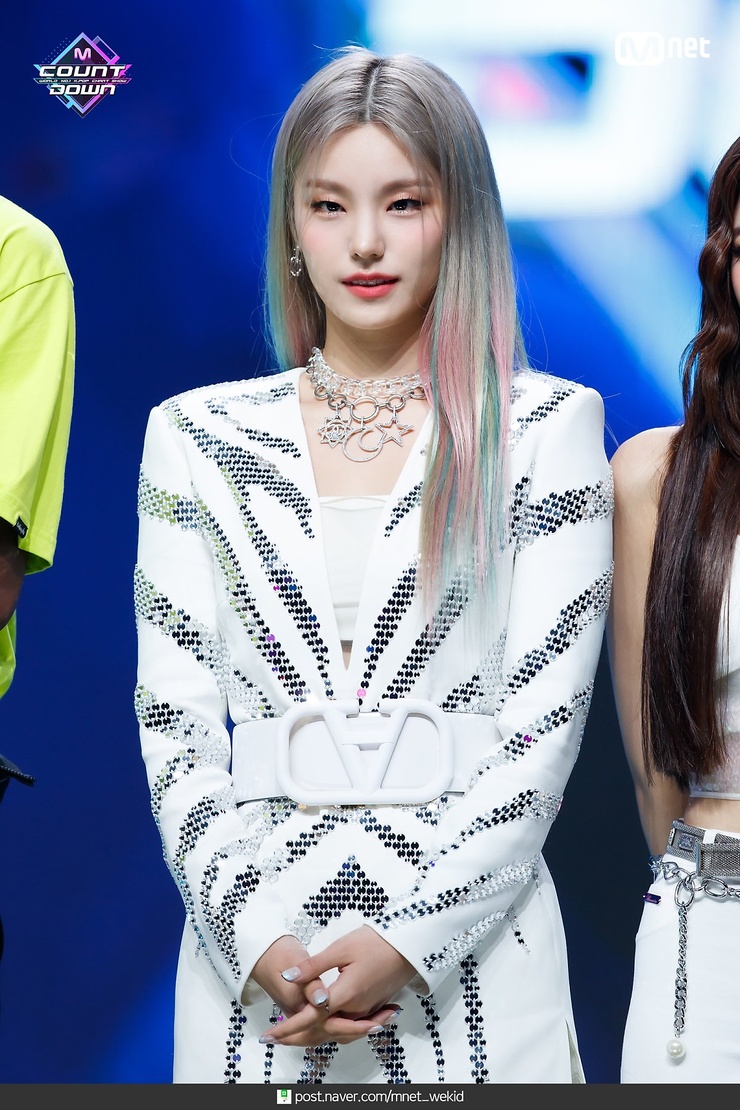 picture hwang yeji picture hwang yeji