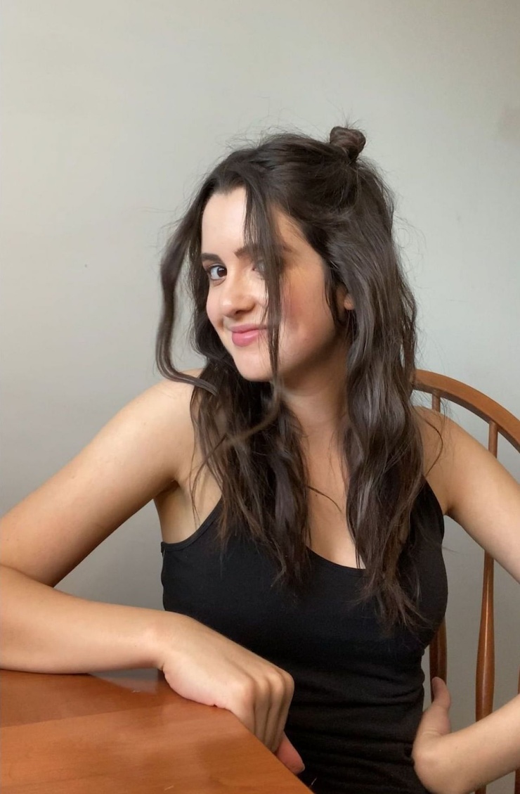 Laura Marano