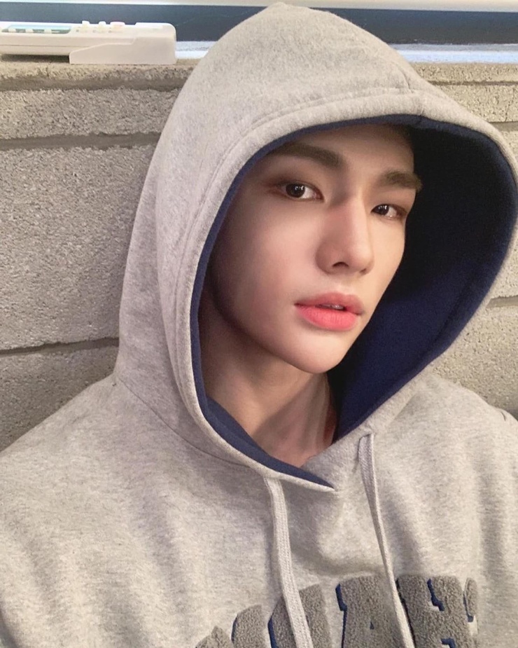 Hyun-Jin Hwang Hyun-Jin Hwang
