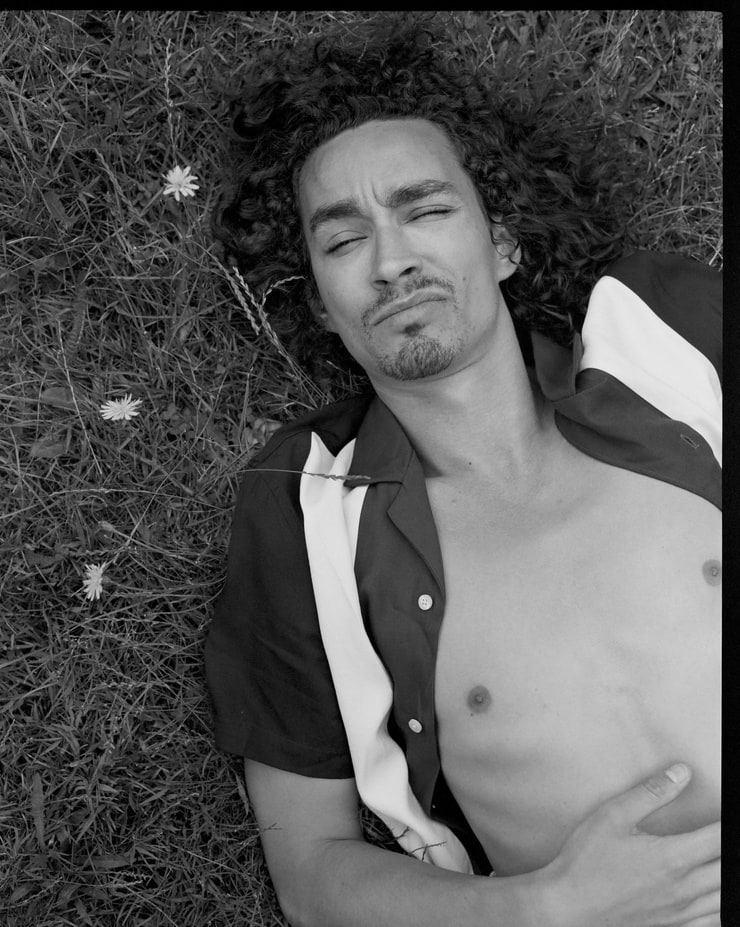 Robert Sheehan