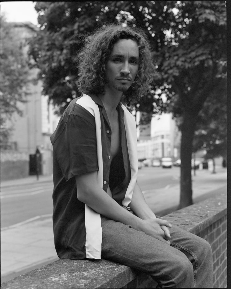 Robert Sheehan