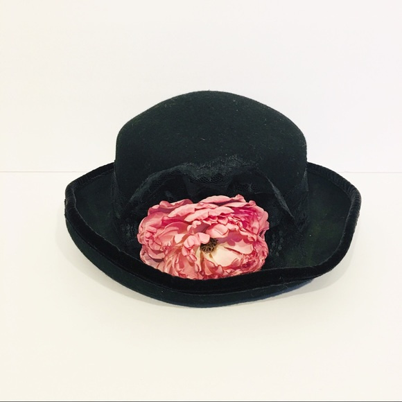 Vintage 90’s style wool hat black floral