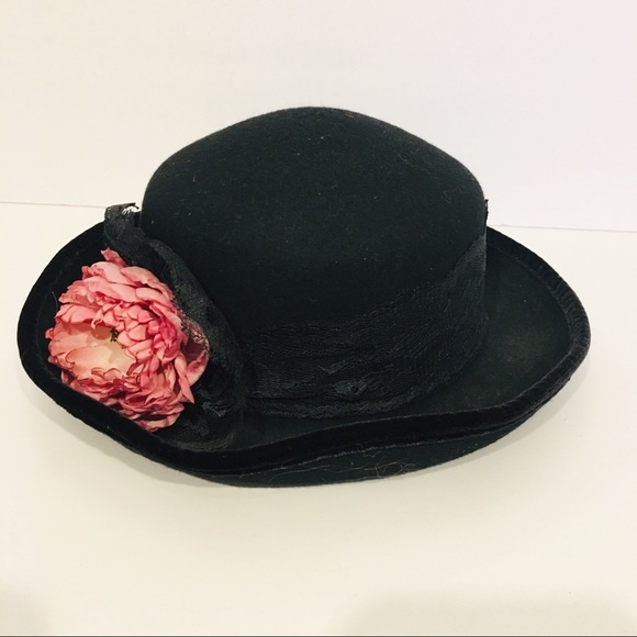 Vintage 90’s style wool hat black floral