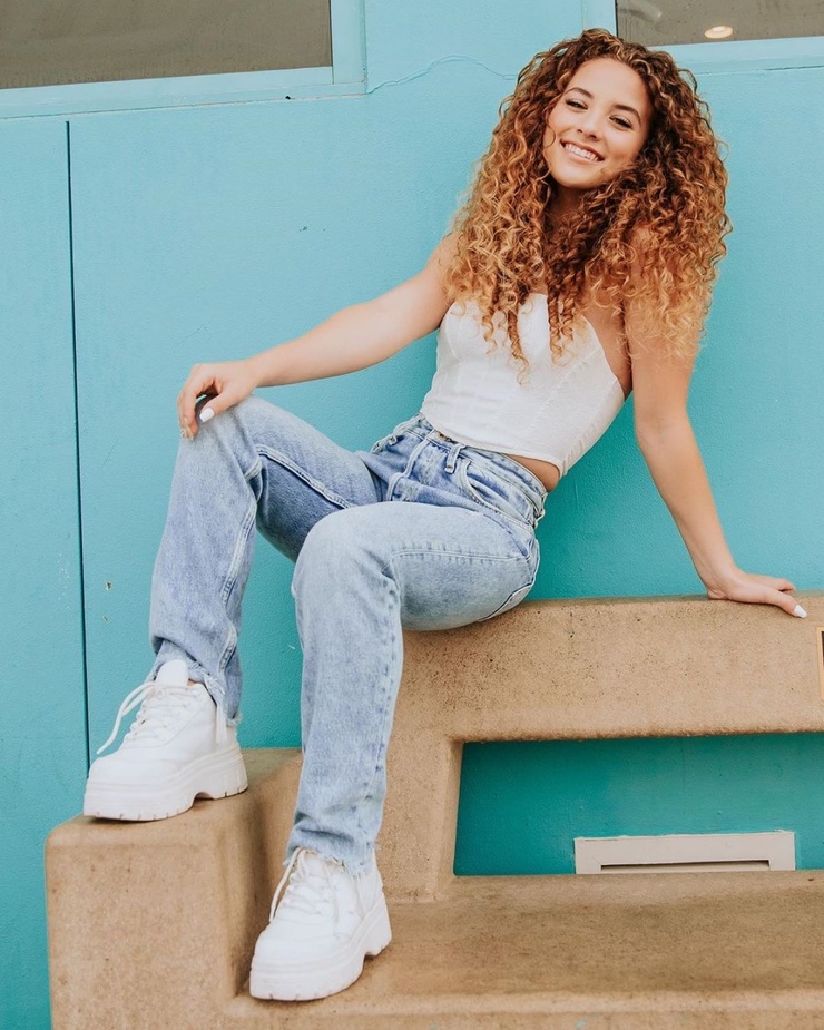 Sofie Dossi