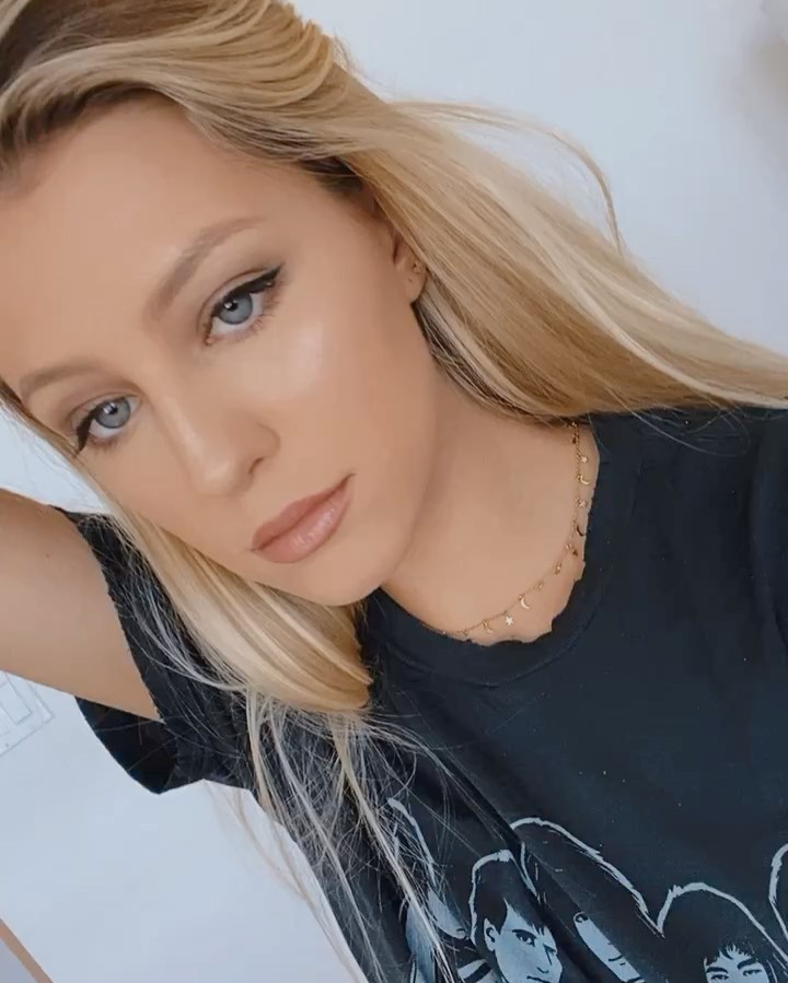 Ava Sambora