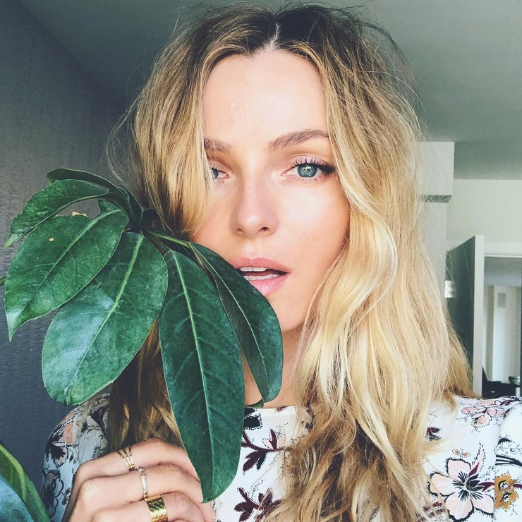 Valentina Zelyaeva Valentina Zelyaeva