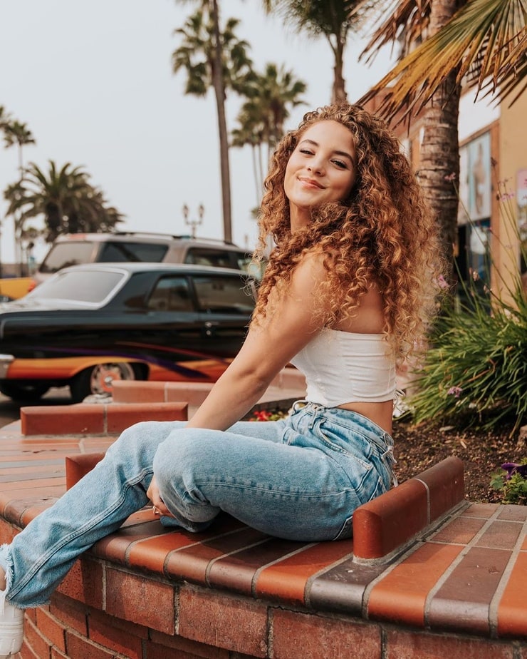 Sofie Dossi