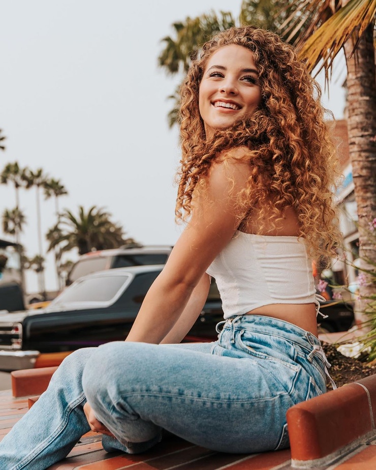 Sofie Dossi