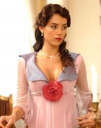 Cansu Dere