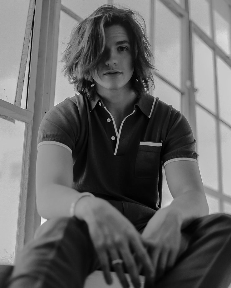 Joel Courtney image