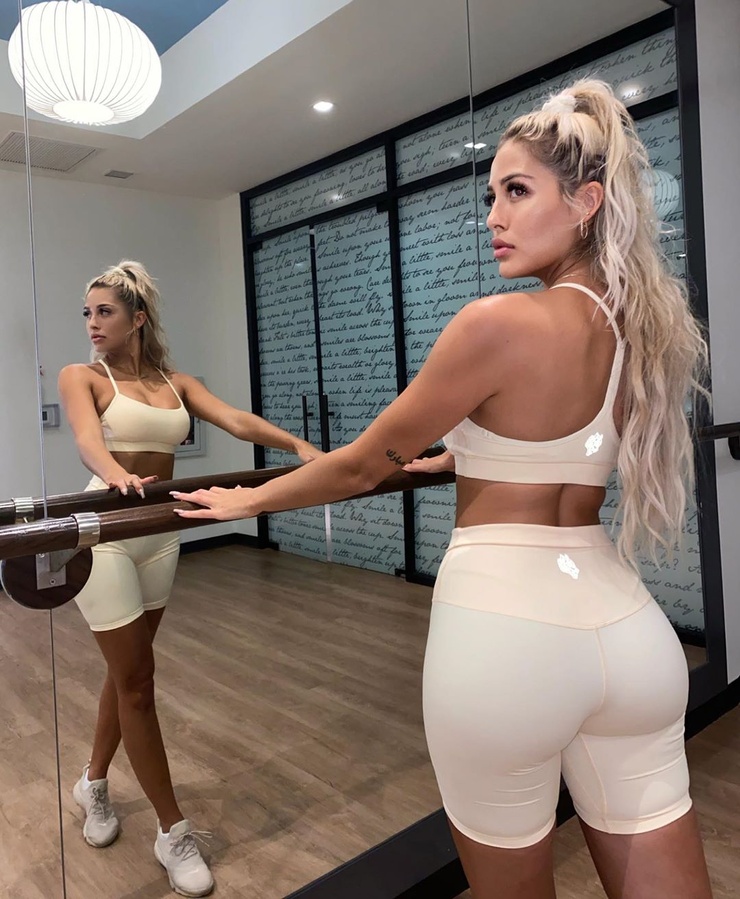 Renèe Estella Renèe Estella