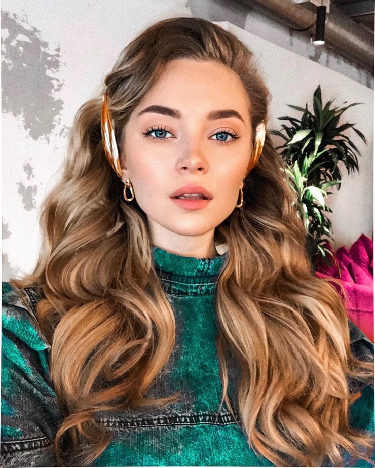 Anna Konic Anna Konic