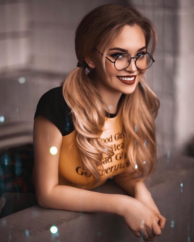 Anna Konic Anna Konic