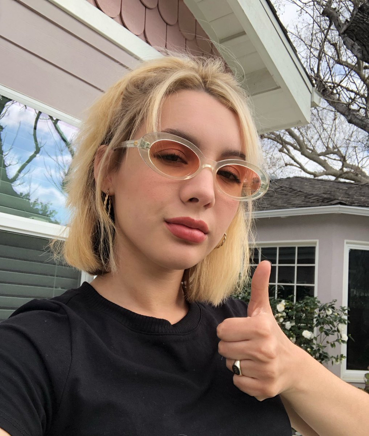 Hannah Marks Hannah Marks