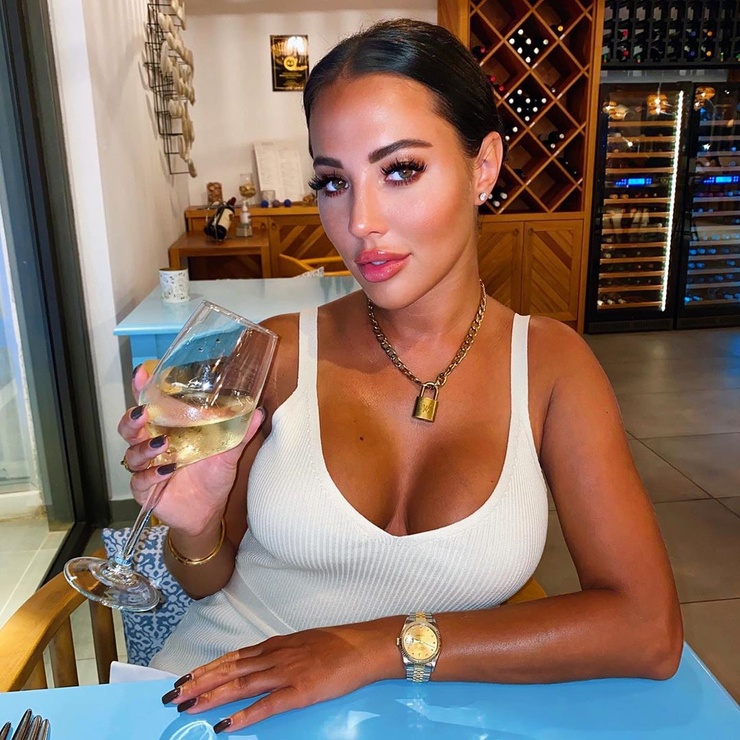 Yazmin Oukhellou