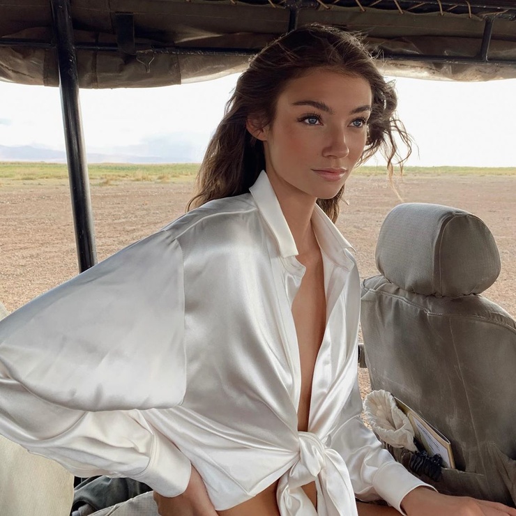 Lorena RAE