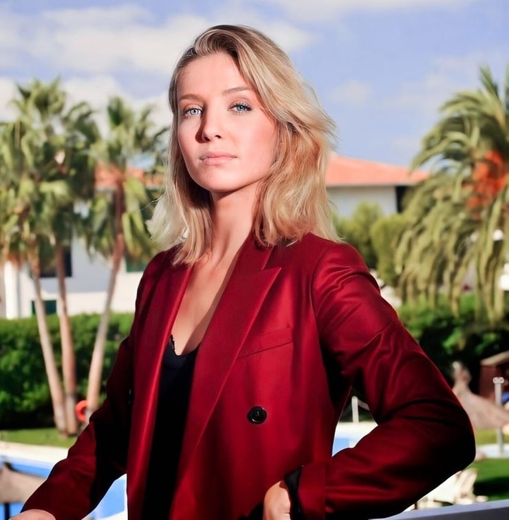 Annabelle Wallis