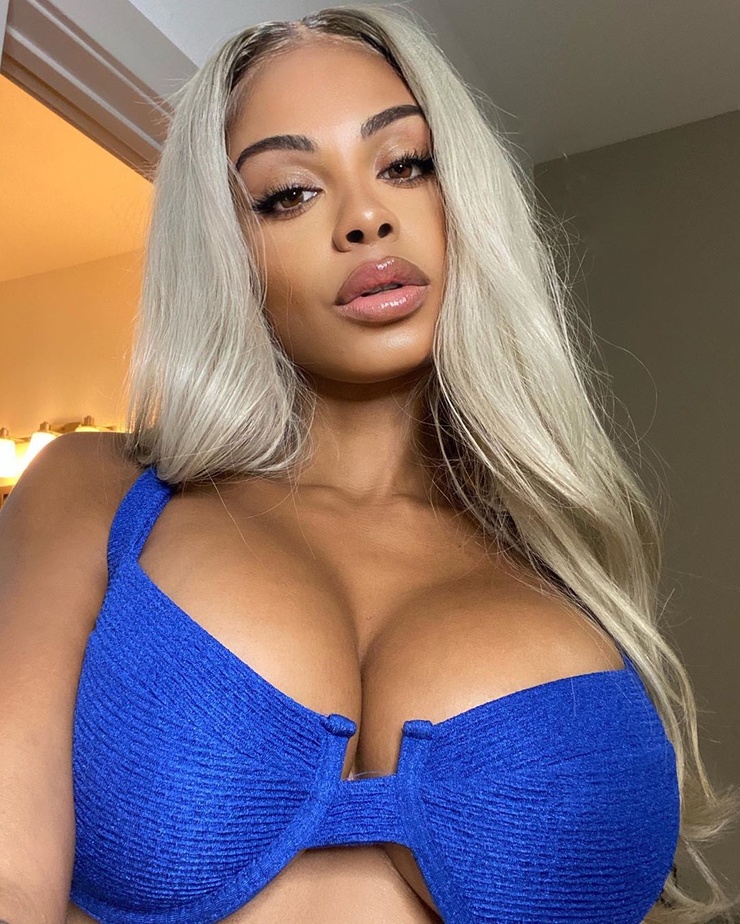 Analicia Chaves Analicia Chaves