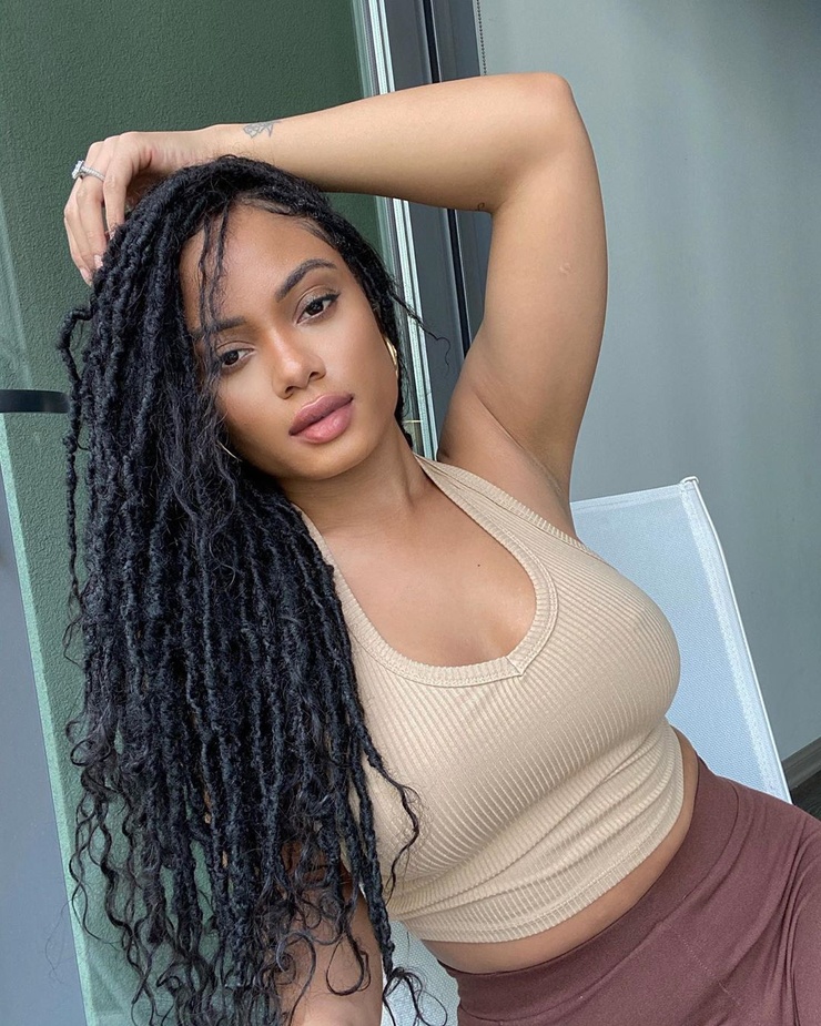 Essence Tatiana