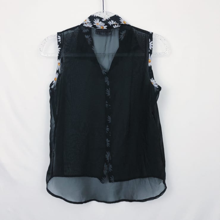 Vintage 90’s sheer button up tank with daisy...