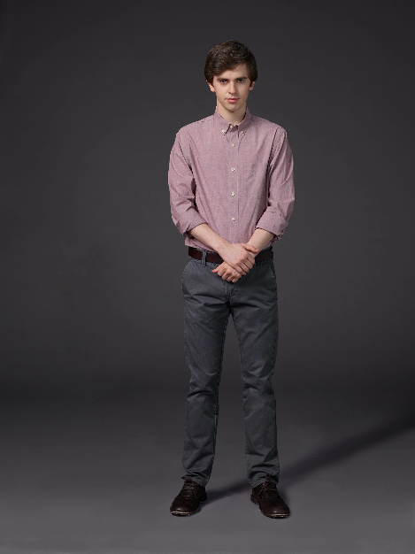 Norman Bates (Freddie Highmore)