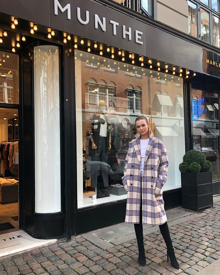 Josephine Skriver Josephine Skriver