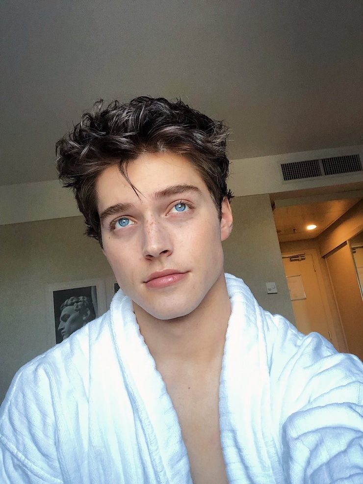 Froy Gutierrez