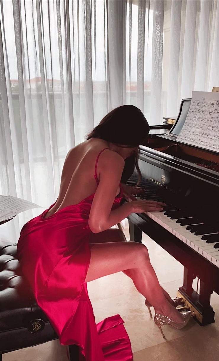 Lola Astanova Lola Astanova